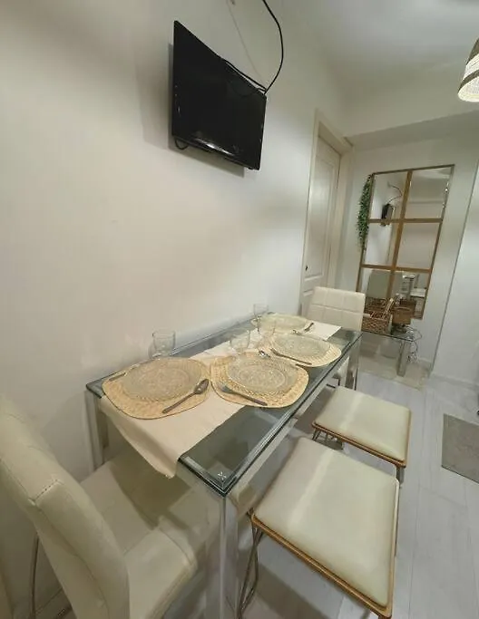 2Br With Wifi, Pool, & Smart Tv, Near Naia Apartment Manila Philippines