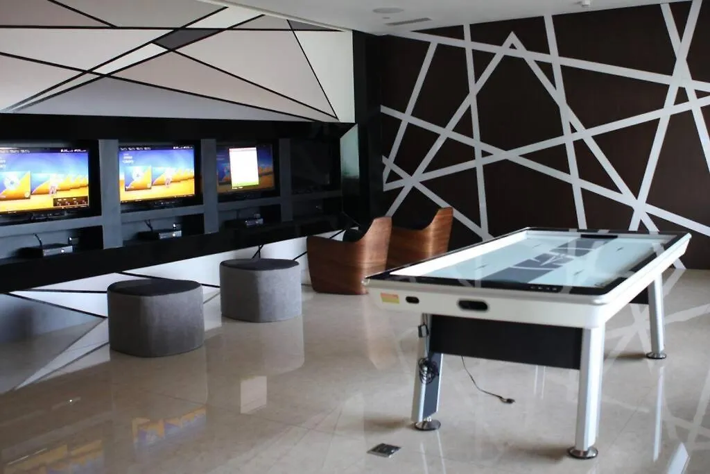 2Br With Wifi, Pool, & Smart Tv, Near Naia Apartment Manila